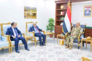 اخبار المناطق – طارق صالح يناقش مع إدارة بنك الإنشاء والتعمير إعادة استئناف نشاط المؤسسة المالية في المخا
