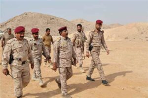 اخبار المناطق – قائد المنطقة العسكرية الثانية يعاين مشروع مخطط شهداء النخبة الحضرمية ويقوم بالتفتيش عليه.