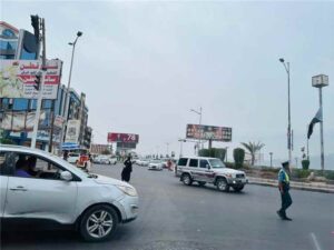 اخبار عدن – الجهات الأمنية تزيل لافتات عيدروس من شوارع الشيخ عثمان والمنصورة في عدن