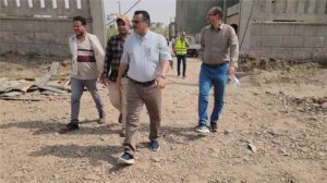 اخبار عدن – الداؤودي وباخبيرة يتفقدان الموقع المخصص لإنشاء محطة لتحلية مياه البحر