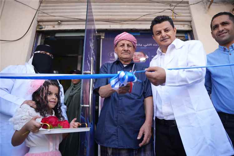 اخبار عدن – الدكتور فيدل محمد ناصر يفتتح عيادات هارموني سمايل لطب الأسنان في مدينة إ