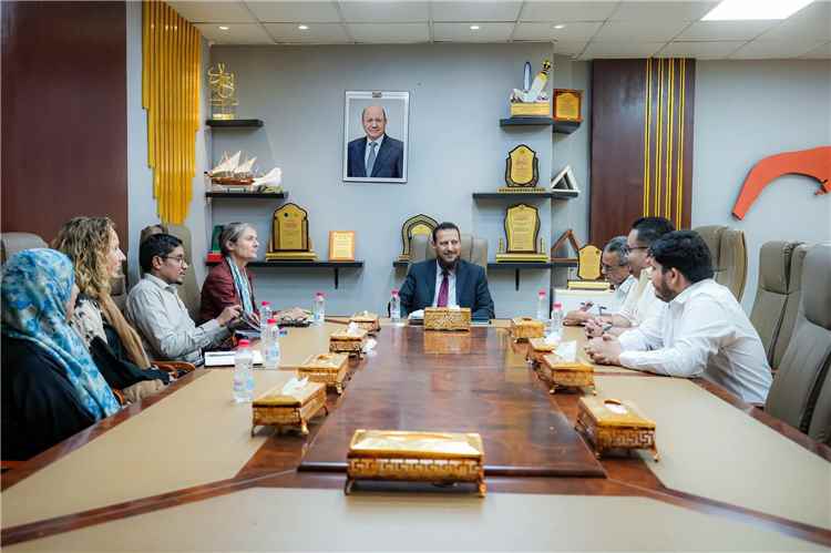 اخبار عدن – المحافظ عبد الرحمن شيخ يناقش مع السفيرة الهولندية طرق تعزيز مشاركة السلطات والمواطنون