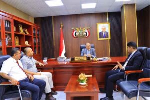 اخبار عدن – الوزير الأشول يناقش مع رئيس وحدة الشراكة بين القطاعين السنة والخاص تعزيز التعاون والمشاركة.