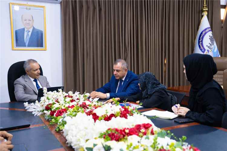 الوزير اليافعي يبحث مع المفوضية السامية تعزيز الشراكة وتنسيق الجهود