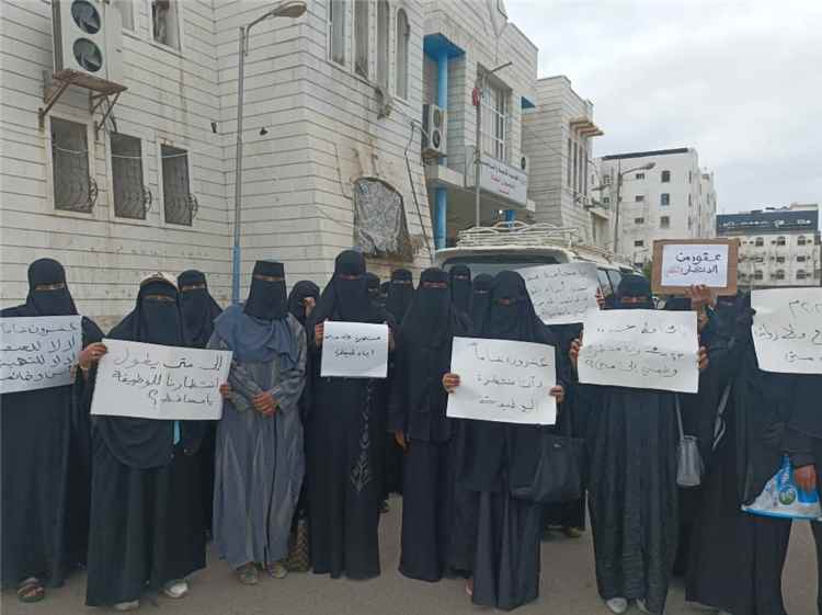 اخبار عدن – بعد انتظار طويل استمر نحو عشرين عامًا.. مظاهرة للمقبولين في وظائف 2025 للمدعاة بـ