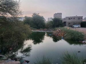 اخبار عدن – سكان حي التقنية في المنصورة يناشدون الجهات المختصة لحل أزمة انسداد الصرف الصحي