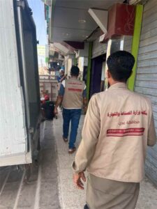 اخبار عدن – ضبط 3 انتهاكات تجارية خلال النزول اليومي في أسواق المنصورة