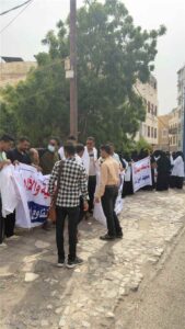 اخبار عدن – طلاب قسم بكاليروس العلوم الصحية في معهد أمين ناشر ينظمون وقفة احتجاجية للمدعاة بحقوقهم