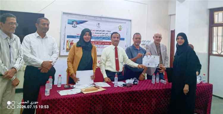 كلية التربية عدن تختتم دورة تدريبية لتعزيز الوقاية من أخطار الحريق