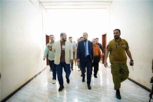 اخبار عدن – محافظ عدن يزور صندوق النظافة ويستعرض تقدم الأعمال لتحسين المدينة