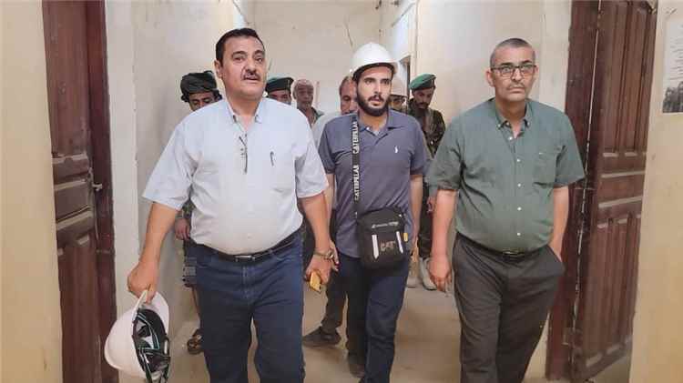 مدير البريقة يوجه بإعداد الدراسة الفنية لتأهيل إدارة وحدة البناء ( الحسوة ) لتكون فرع لمكتب أشغال المديرية