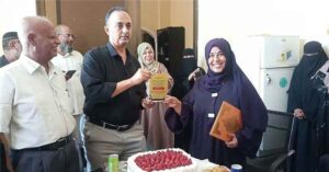 اخبار عدن – مدير صحة عدن يكرّم مديرة مركز الطوارئ التوليدية بصيرة تقديراً لجهودها المتواصلة