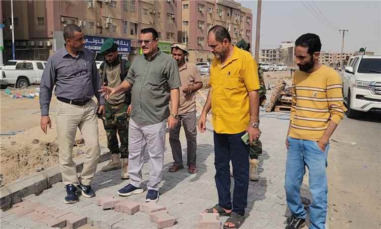 مدير عام البريقة يثمن دور القطاع الخاص في تحسين الصورة الجمالية للمديرية