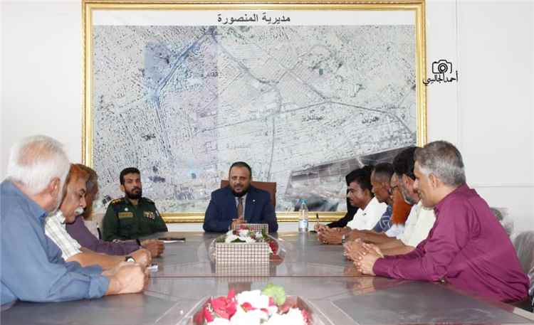 اخبار عدن – مدير عام مديرية المنصورة يجتمع مع أعضاء المجلس المحلي ويشدد على أهمية خبراتهم الوطنية كرصيد ثمين