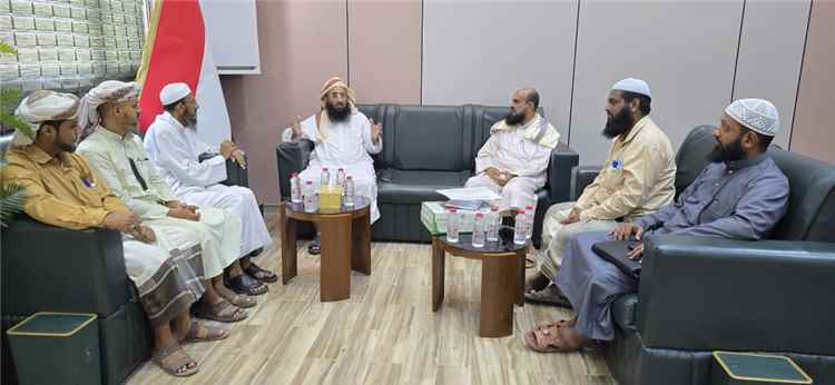 وزير الأوقاف يبحث مع جمعية الحكمة اليمانية تعزيز الشراكة لتوسيع العمل الخيري والدعوي في اليمن