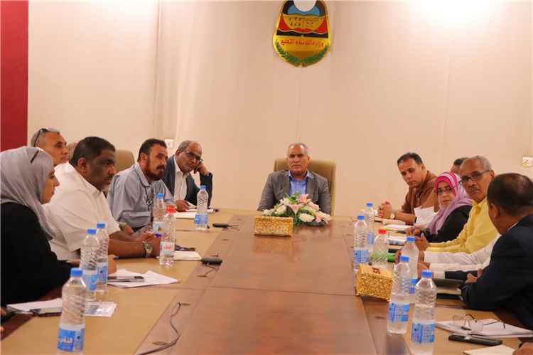 اخبار عدن – وزير التربية والمنظومة التعليمية (العبادي) يتباحث مع ممثلي المدارس الدولية حول طرق تنظيم المنظومة التعليمية.