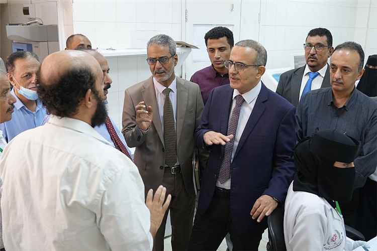 اخبار عدن – وزير الرعاية الطبية يفتتح المستشفى المركزي لعلاج السرطان في عدن بطاقة استيعابية تصل إلى 170 سريراً