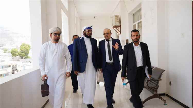 وكيل قطاع الحج والعمرة يباشر مهامه بديوان عام الوزارة ويتفقد سير العمل في إدارات القطاع
