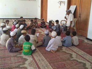 اخبار وردت الآن – رئيس مجلس الخدمات المحلي في أحور يزور الدورة الصيفية المنظومة التعليميةية للاطلاع على تقدمها