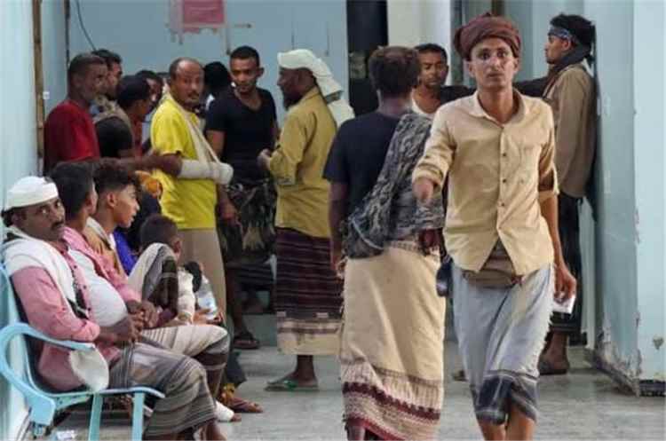 مدير صحة الحديدة يطلع على جاهزية المستشفى الميداني ويبحث احتياجاته الطبية