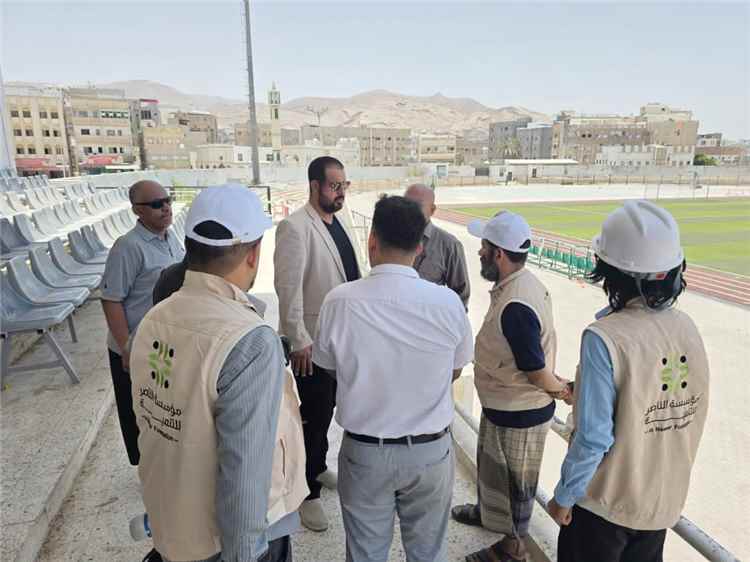 لتطوير بنيته التحتية وإنارته.. وكيل حضرموت لشؤون التنمية يتفقد ملعب الفقيد