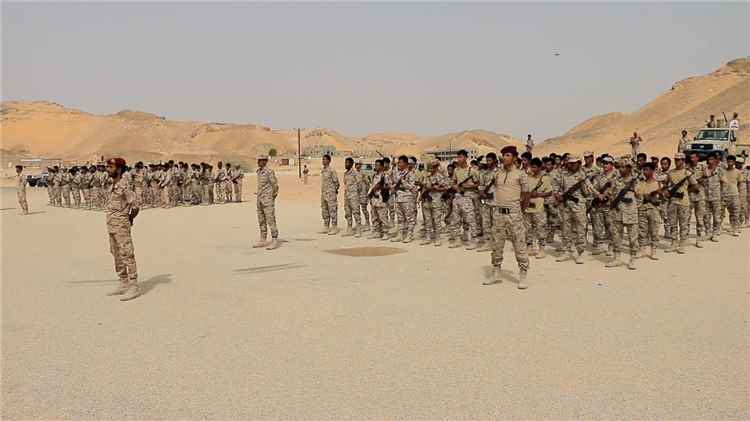 اخبار وردت الآن – وكيل حضرموت يتفقد استعدادات اللواء الرابع في رماه العسكرية