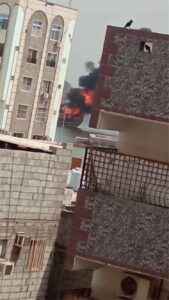 عاجل: اشتعال نار في قارب صيد قرب ميناء المعلا بعدن