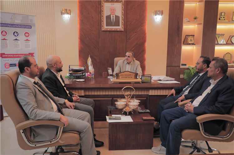 عدن الإخبارية – وزير الرعاية الطبية يعلن عن تعزيز التعاون مع مؤسسة البصر العالمية لتطوير خدمات طب العيون ومكافحة الأمراض.