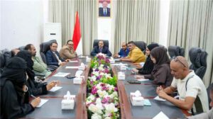 عدن: الإرياني يدعو وسائل الإعلام لنشر الوعي حول خطر محاولات الحوثيين للسيطرة على اليمن