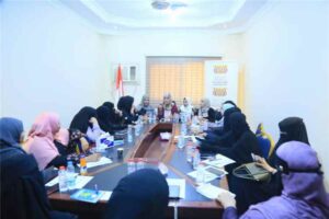 عدن: اللجنة الوطنية للمرأة تعقد اجتماعاً مع عضواتها من الوزارات والهيئات الحكومية لمناقشة التحديات.