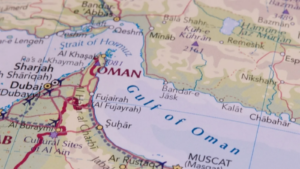 لتعزيز تجارتها، سلطنة عمان تستغل موقعها بعيداً عن مضيق هرمز – شاشوف