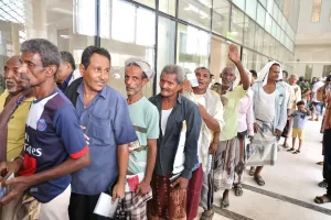 اخبار اليمن – تدشين صرف مستحقات 34 ألفاً من العسكريين والأمنيين المُبعدين بالمحافظات الجنوبية