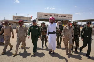 اخبار اليمن اليوم – وزير الداخلية حيدان يتفقد سير العمل في ميناء الوديعة ويشيد بالجهود المبذولة