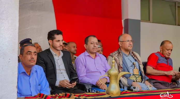 عيد المعلم في اليمن - معلمو تعز يئنون تحت وطأة راتب لا يتجاوز 40 دولاراً شهرياً!