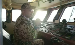 اخبار اليمن عاجل – طارق صالح يستخدم طائرات مسيرة في الوازعية بتعز وتورط أبو ذياب العلقمي