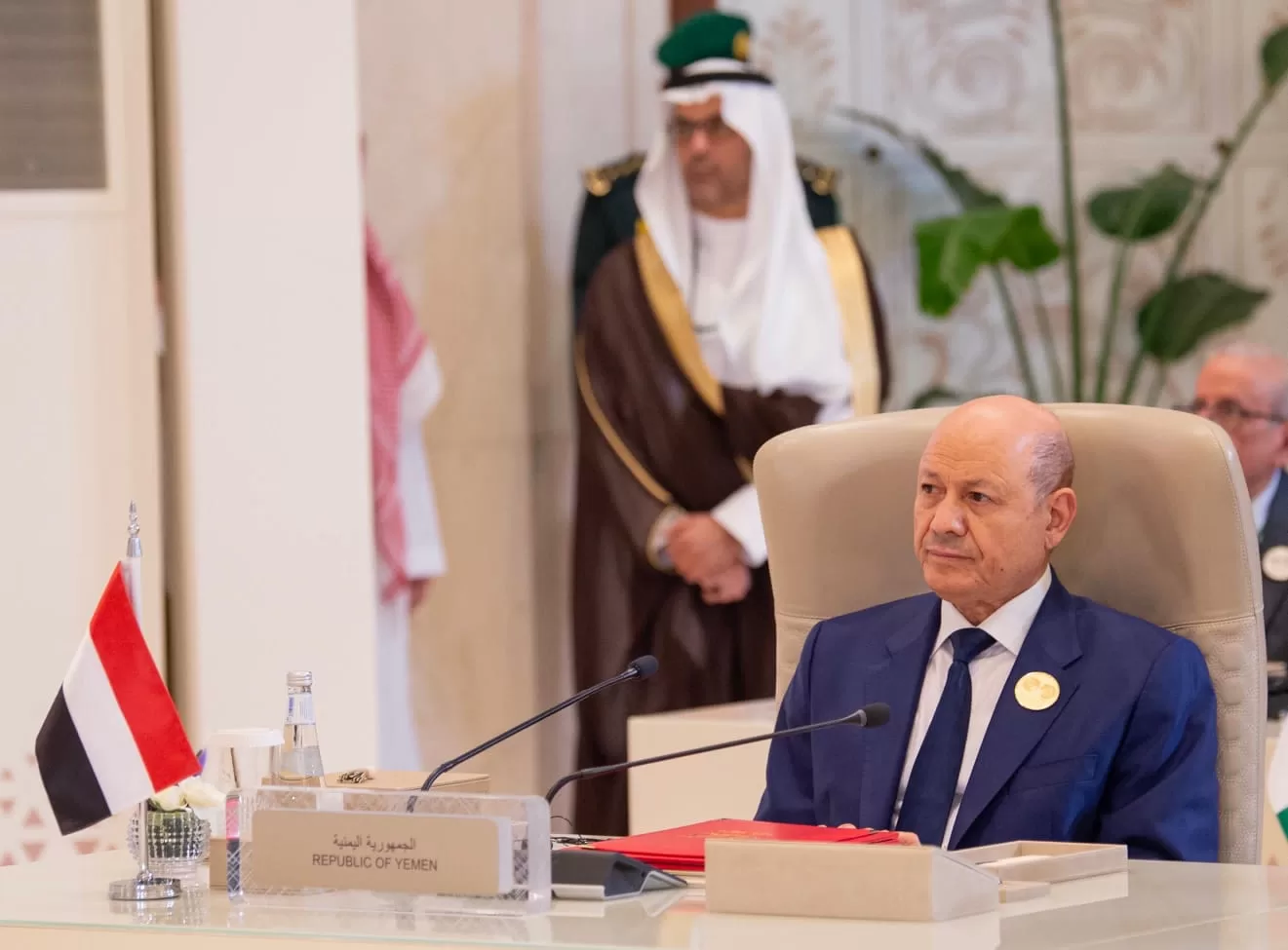 شاهد بالفيديو كلمة رئيس مجلس القيادة اليمني الدكتور رشاد العليمي الأخيرة في قمة الرياض