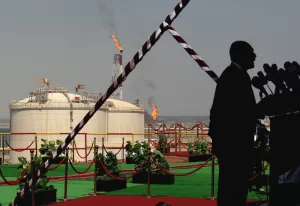 تصدير النفط في اليمن: هل هو الحل السحري لخفض سعر الصرف في عدن وصنعاء؟