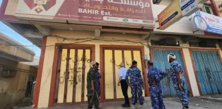 حملات مكثفة لإغلاق محلات الصرافة المخالفة في عدن وحضرموت