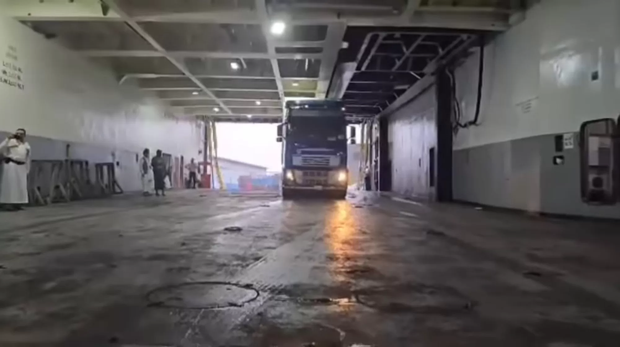 اخبار وتقارير – تدشين أول جسر بحري بين اليمن والسعودية لإنعاش التجارة