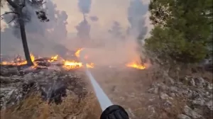 اخبار عاجلة – ملخص القصف المتواصل بين حزب الله وإسرائيل الان من صفد خلال ساعه بالفيديو