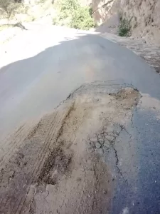 طرقنا تنهار.. سر طول عمر البنية التحتية التي تبنيها شركات أجنبية في اليمن يكشف الفساد