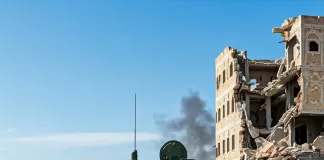 اشتعال الأوضاع في الحديدة: هل نشهد معركة كبرى أم تسوية سعودية؟ تحليل سياسي مخضرم