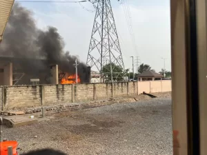 أخبار اليمن اليوم : انفجار دوائر نقل الكهرباء في عدن يؤدي إلى انقطاع التيار عن عدة مديريات